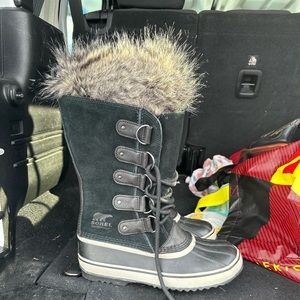 Sorel Joan or arctic snow boot